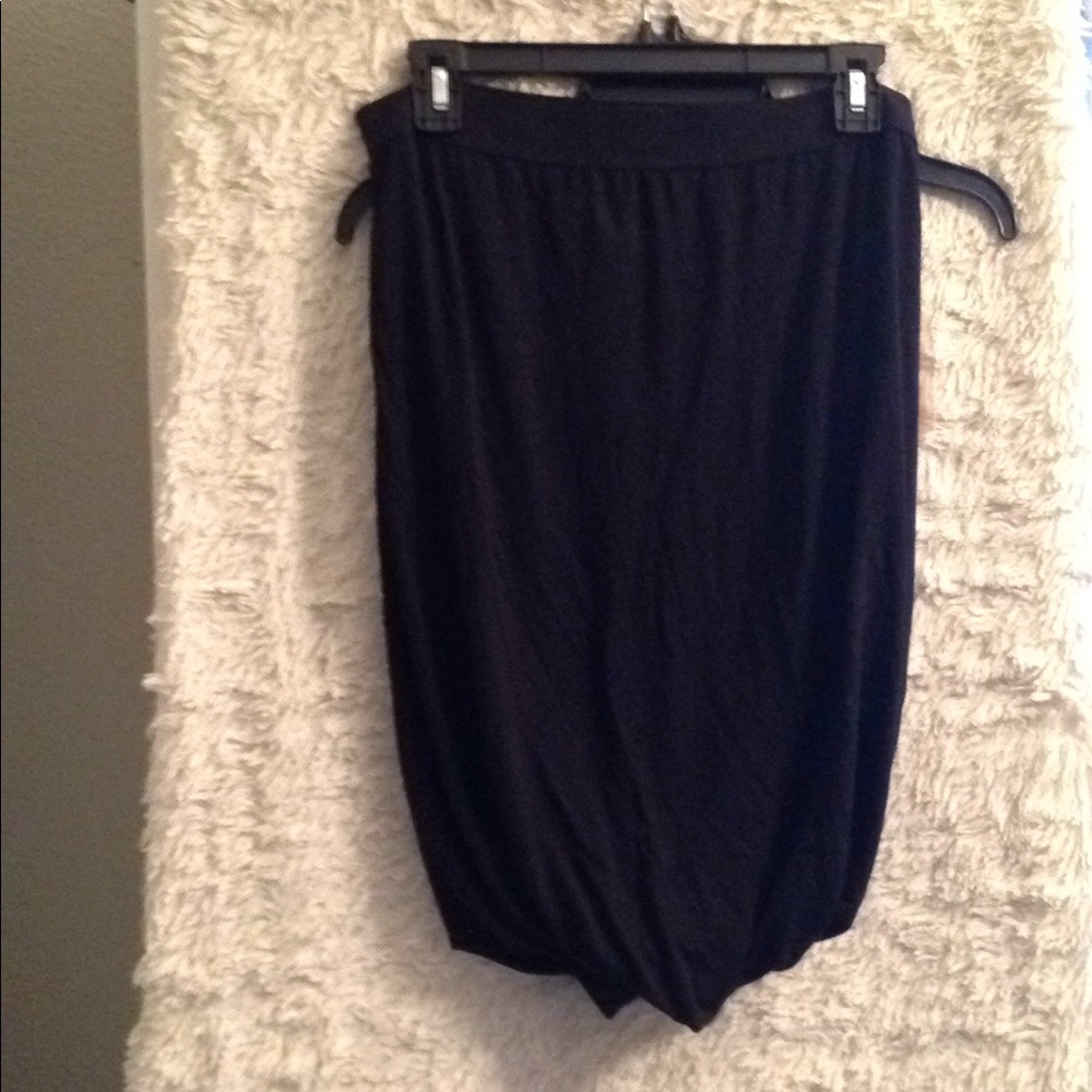 L black skirt